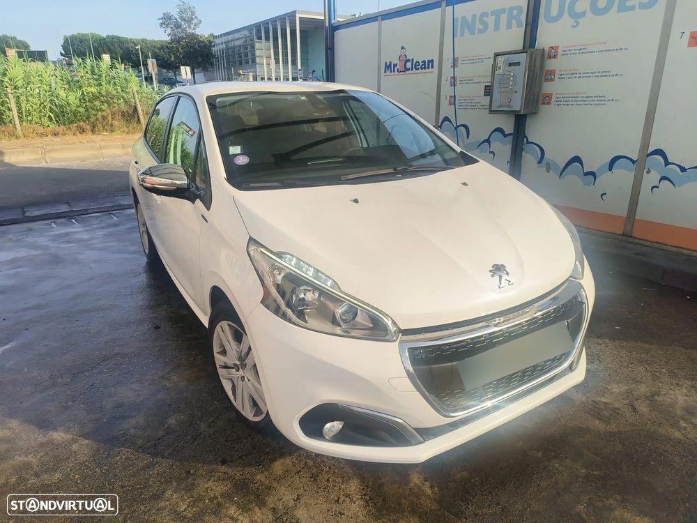 Peugeot 208 1.2 PureTech Signature - 4