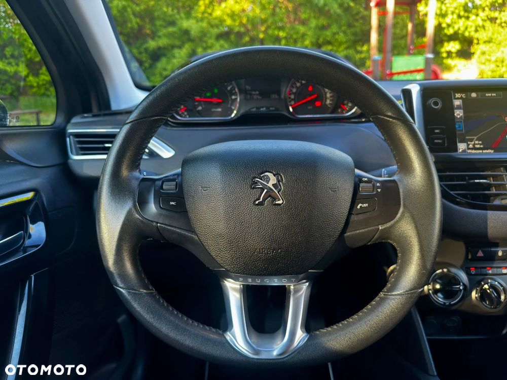 Peugeot 208 82 PureTech Style - 13