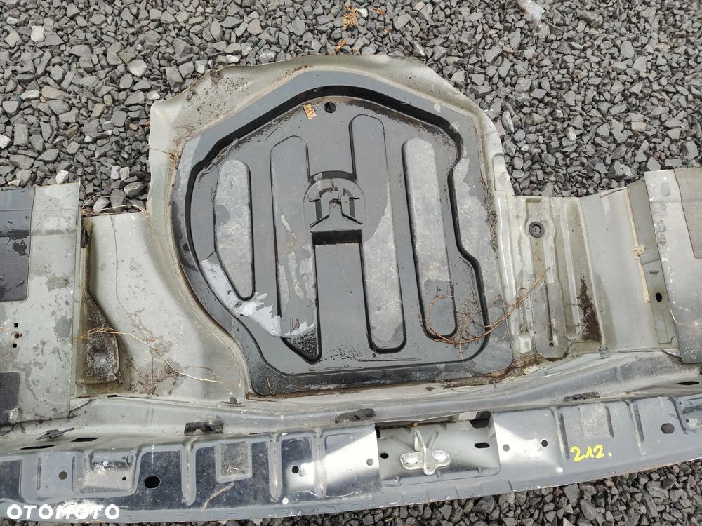 MERCEDES W212 Sedan Pas Tylny ĆWIARTKA Dupa ŚCIANA Wanna 197 - 6