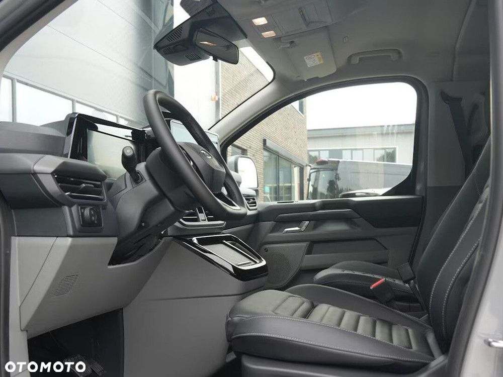 Ford Tourneo Custom - 17