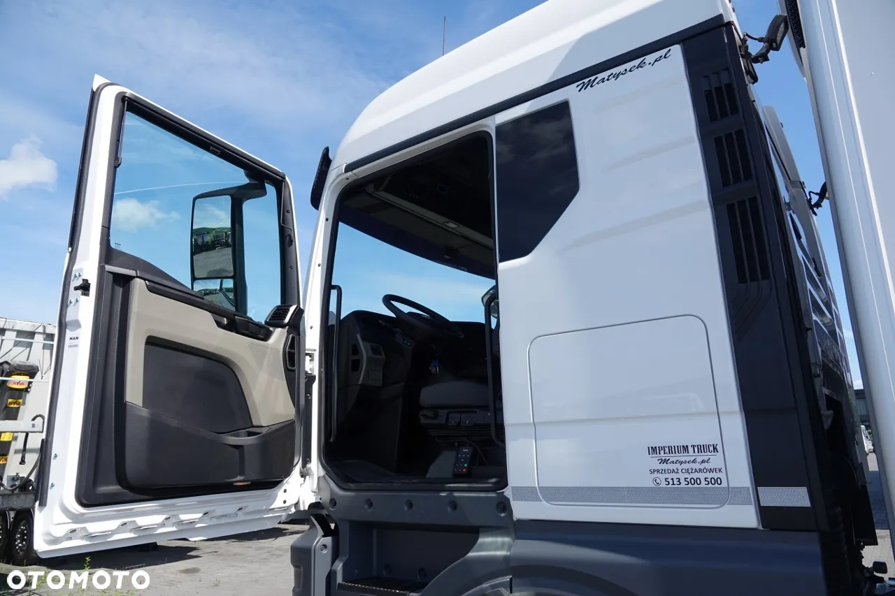 MAN TGX 26.520 / 6x2 / CHŁODNIA -8,6 M / AGREGAT THERMO KING T-1000R / 2025 R / OŚ PODNOSZONA / FABRYCZNIE NOWY - 24