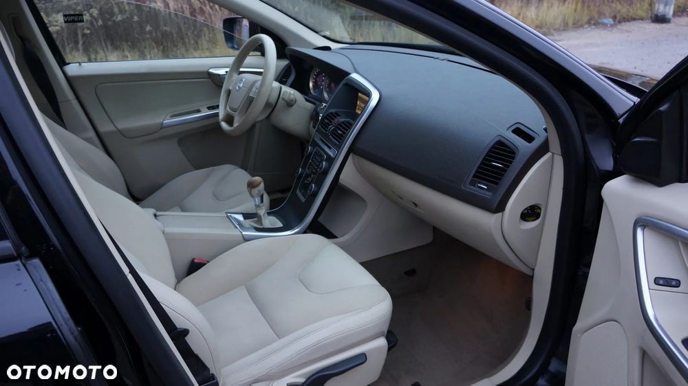 Volvo XC 60 D3 Momentum - 8