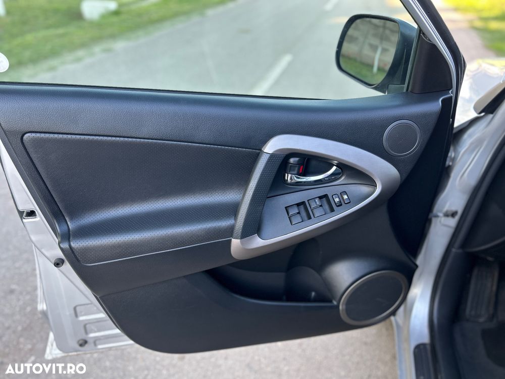 Toyota RAV4 2.2 D-CAT 4x4 Executive - 8