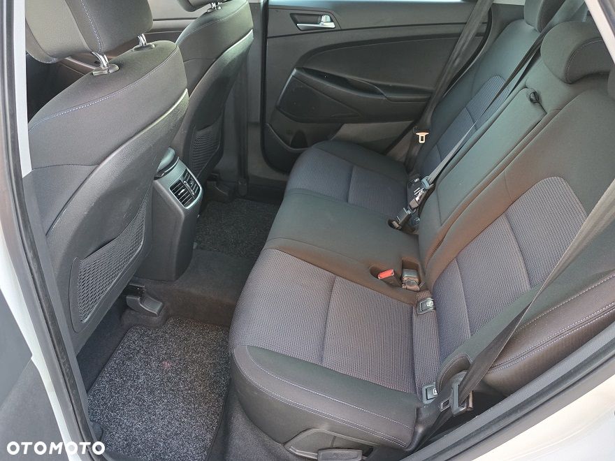 Hyundai Tucson 1.6 GDI BlueDrive Style 2WD - 18
