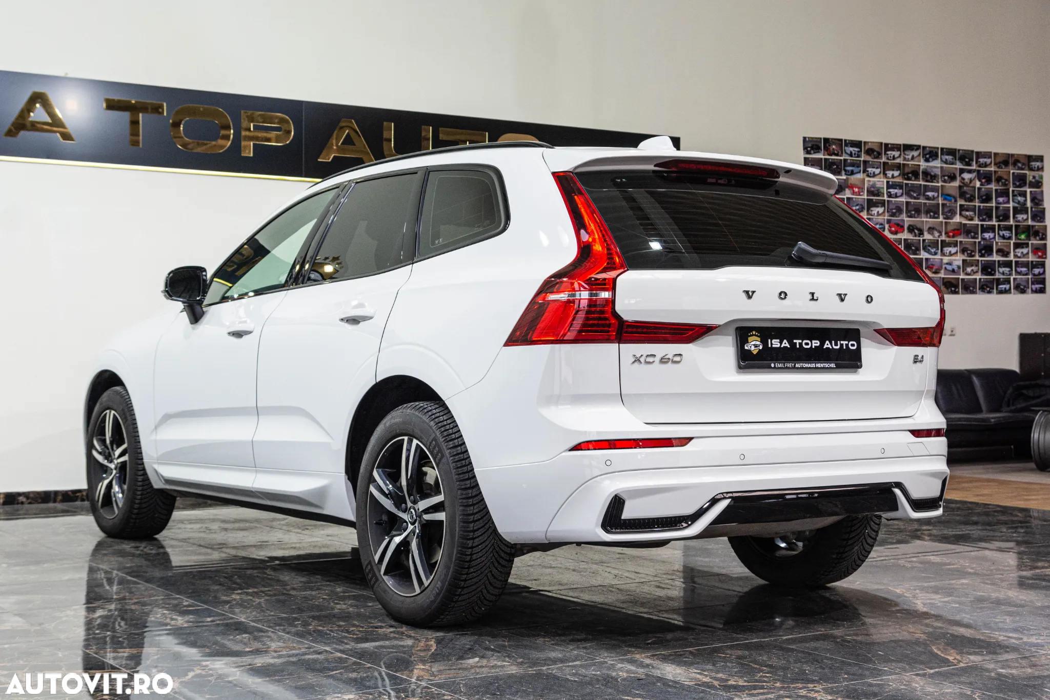 Volvo XC 60 B4 MHEV AT FWD Plus Dark - 34