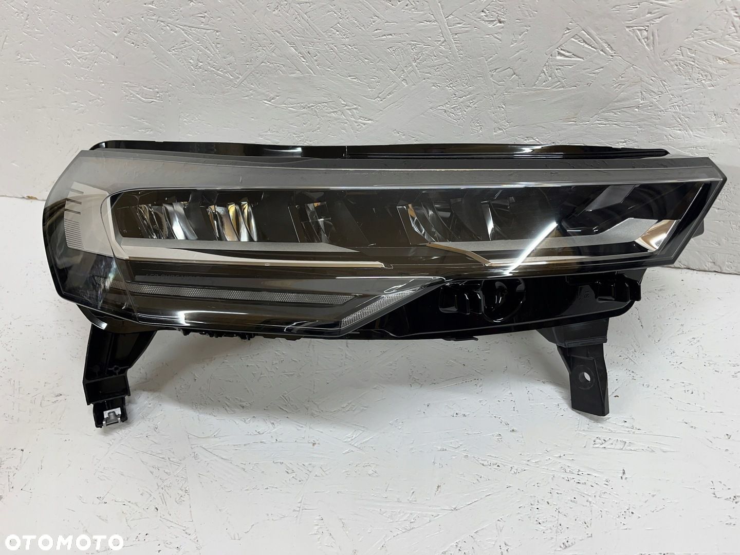 RENAULT CAPTUR E-TECH LED PURE VISION REFLEKTOR 260107674R VAT WYS 24H - 1