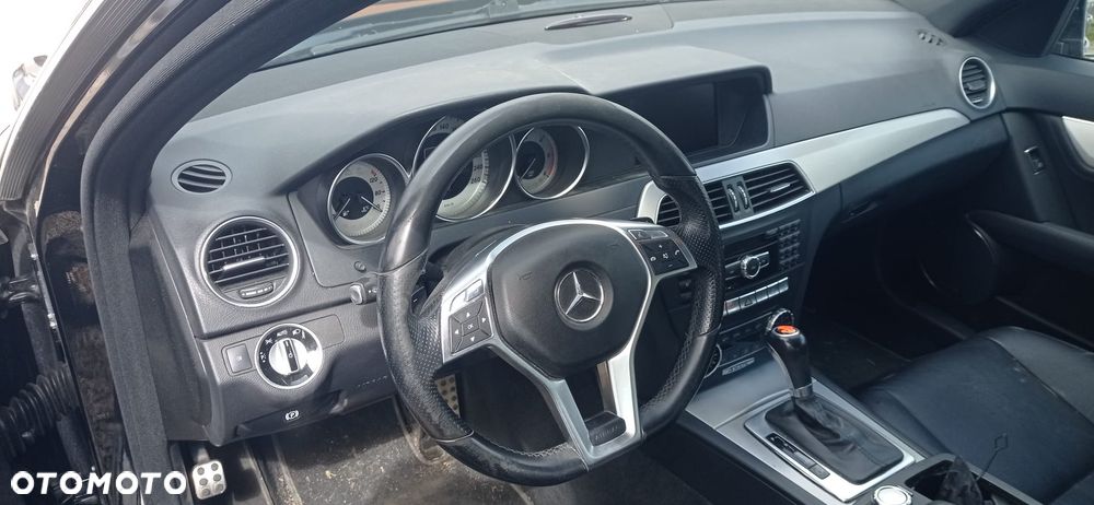 Mercedes-Benz Klasa C 300 CDI DPF 4Matic (BlueEFFICIENCY) 7G-TRONIC Avantgarde - 8