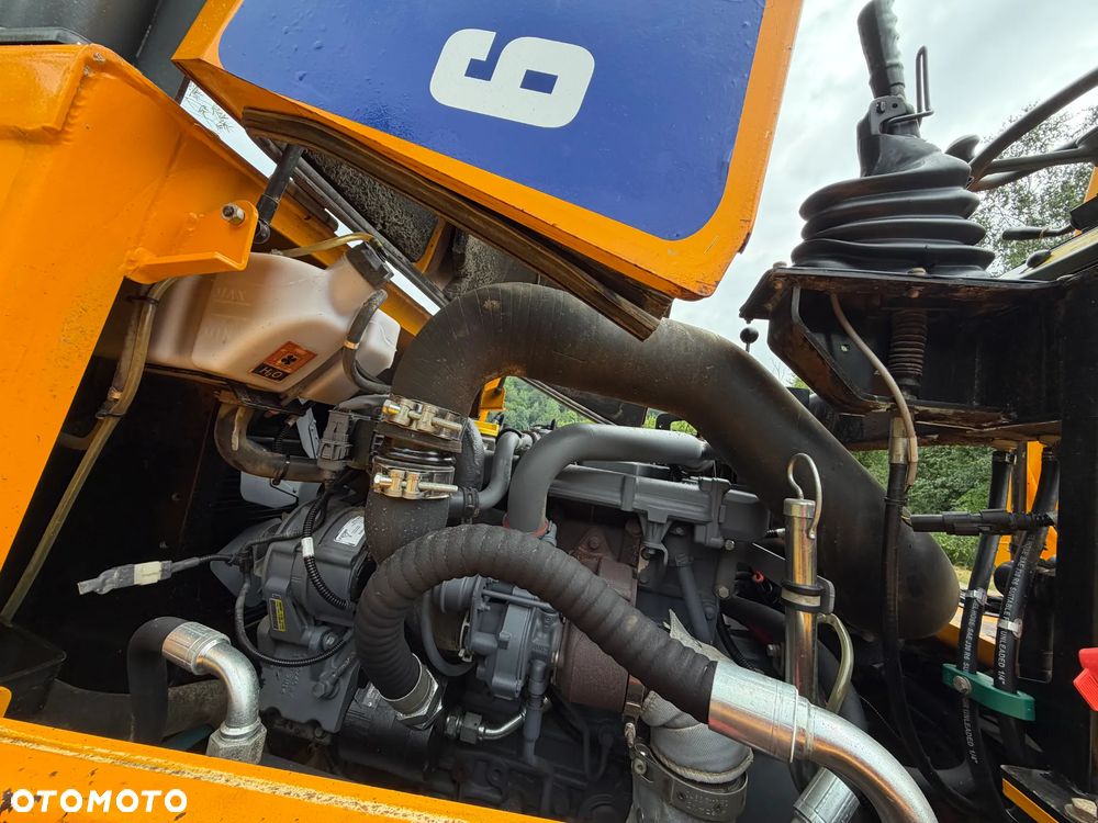 Thwaites MACH2026 Wozidło Budowlane Rolnicze 4x4. wózek z Obrotową Kolebą. 6 ton ładowność.  Silnik DEUTZ 80KM 4 cylindry. 2400 mtg. 2019 rok. Jazda Rewers 3prędkości. Maszyna jak Nowa z Norweskiego Gospodarstwa! Ani deka luzów i wycieków! Hydrostatic. Pełny Oryginał. Hamulce brzytwa. Serwisy w DEKRA. Maszyna Woziła lekkie ładunki. Praktycznie zerowe zużycie. Wielka Okazja. Wszystko w pełnym Oryginale. Opony Oryginał. Oświetlenie Fabryczne. Po serwisach. OKAZJA - 8