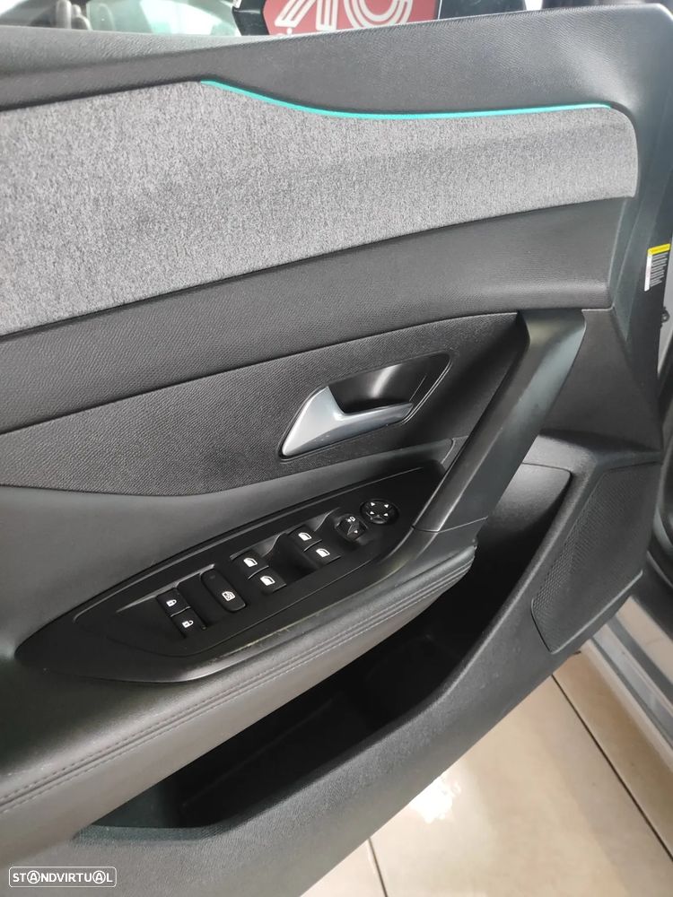 Peugeot 308 SW 1.2 PureTech Allure Full LED EAT8 - 22