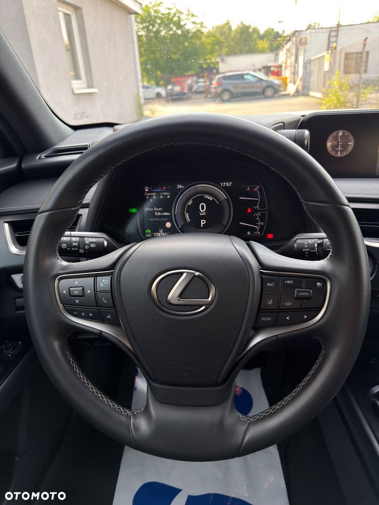 Lexus UX 250h Prestige 2WD - 15