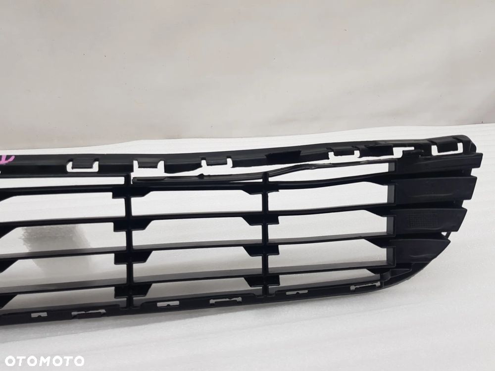 PEUGEOT PARTNER CITROEN BERLINGO III 07- KRATKA ŚRODKOWA ZDERZAKA PRZEDNIEGO , NR 9681519877 , NR AUKCJI K16 - 14