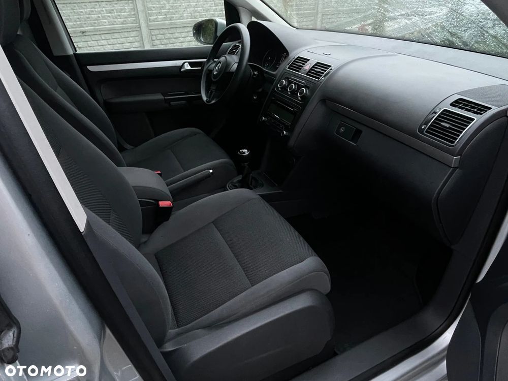Volkswagen Touran - 16