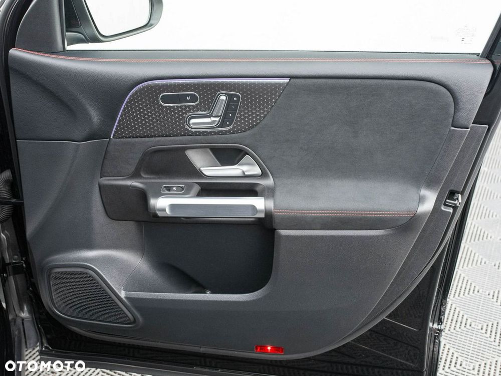 Mercedes-Benz GLB 200 d 4-Matic AMG Line 8G-DCT - 30