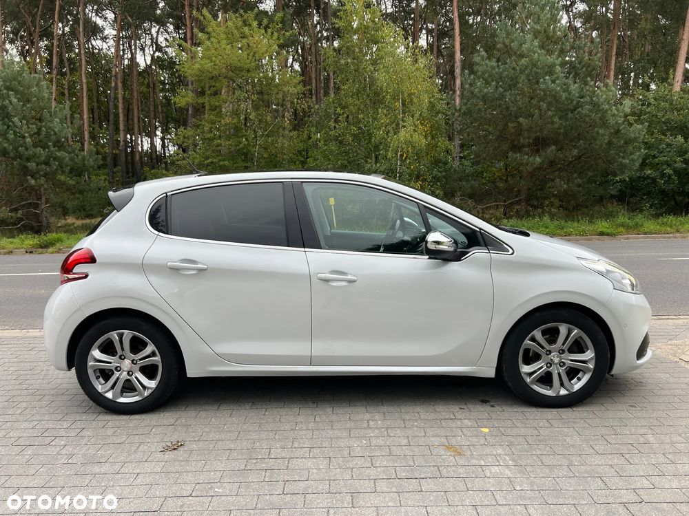 Peugeot 208 - 4