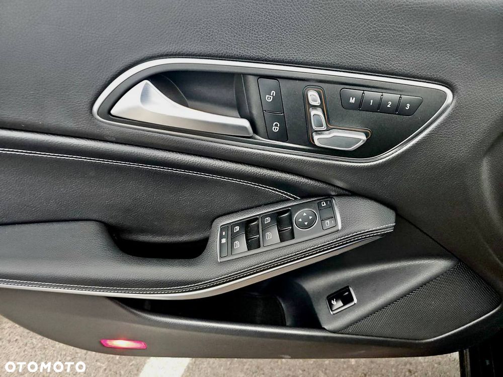 Mercedes-Benz CLA 250 4-Matic AMG Line - 10