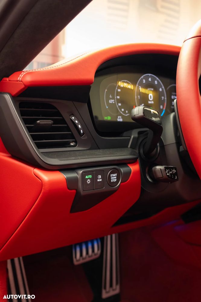 Porsche 911 Carrera 4 GTS PDK - 24