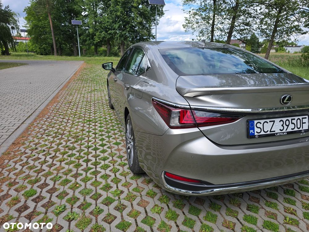 Lexus ES - 8