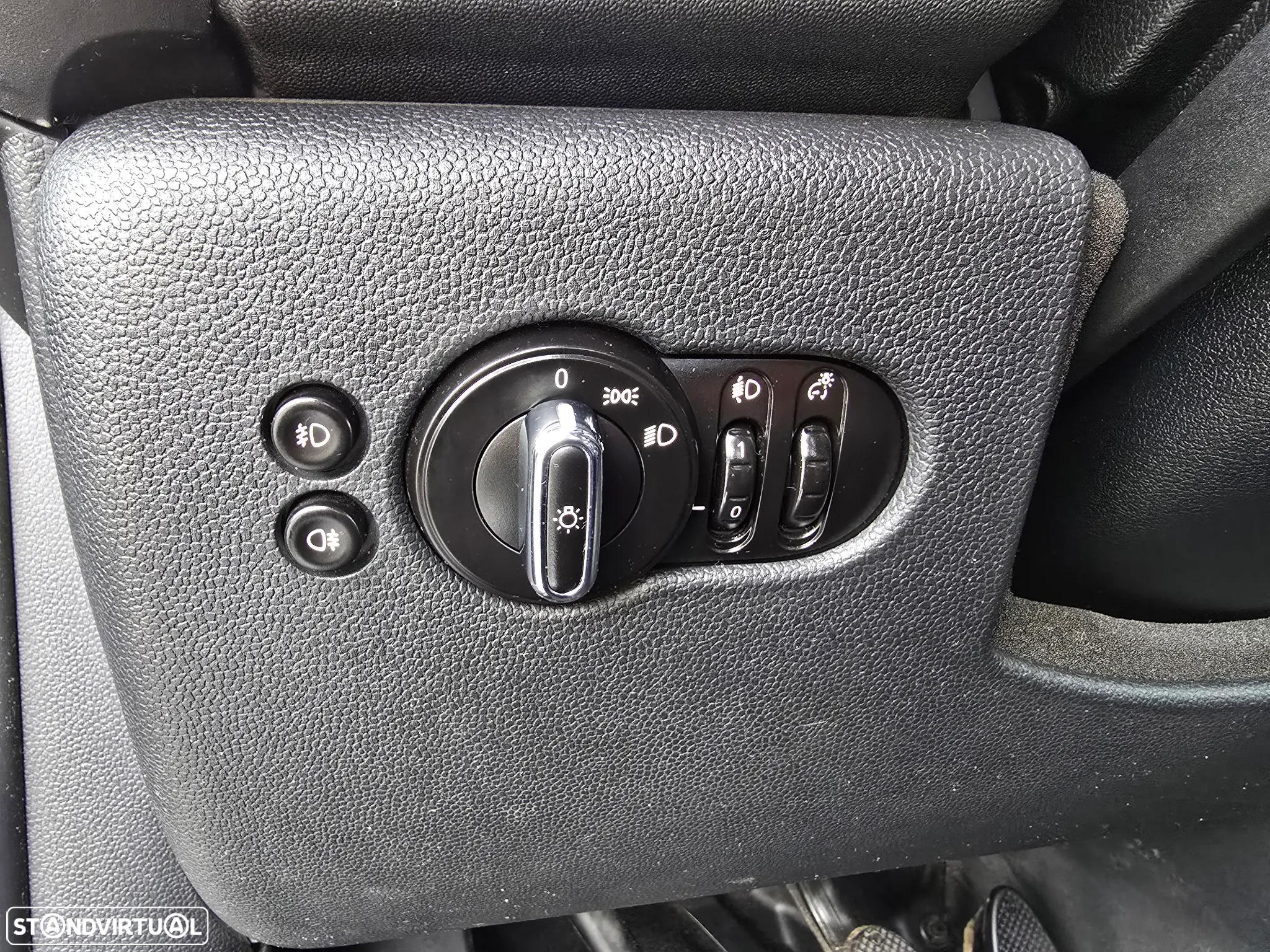 MINI 3 Portas One D - 17