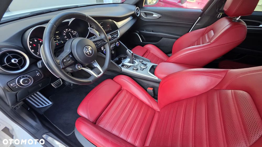 Alfa Romeo Giulia 2.0 Turbo 16V AT8 Veloce Ti - 16
