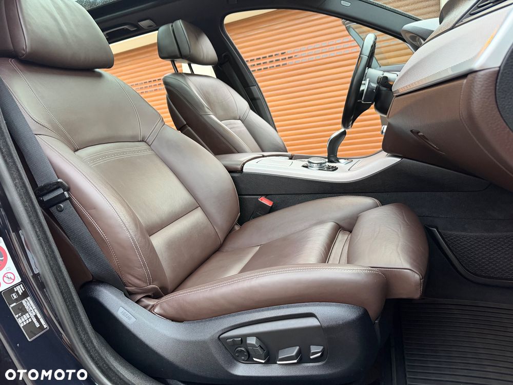 BMW Seria 5 530d xDrive Sport-Aut - 14