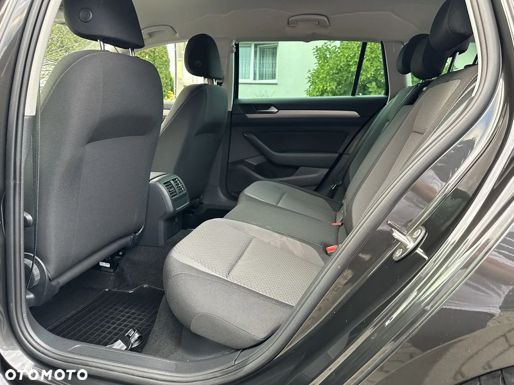 Volkswagen Passat 1.5 TSI EVO Elegance - 23