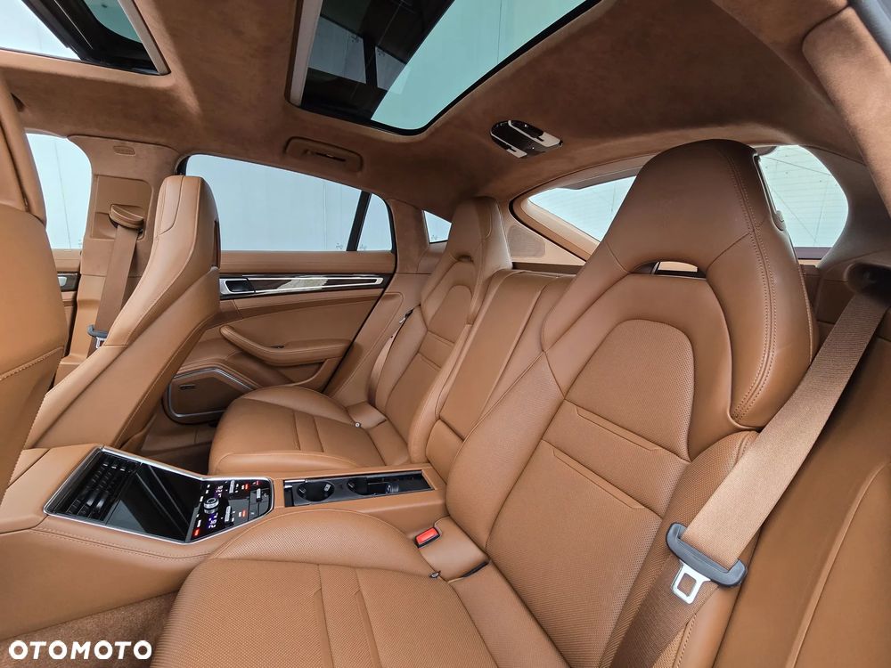 Porsche Panamera 4 Platinum Edition - 21