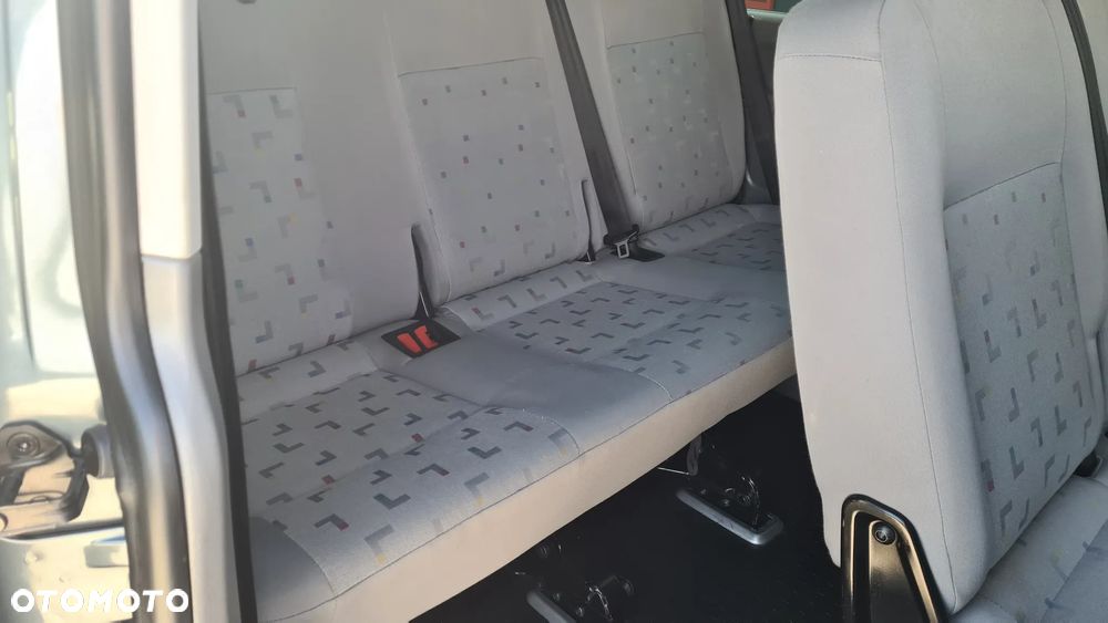 Volkswagen Caravelle - 4