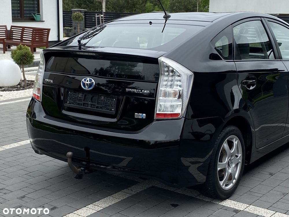 Toyota Prius (Hybrid) - 32