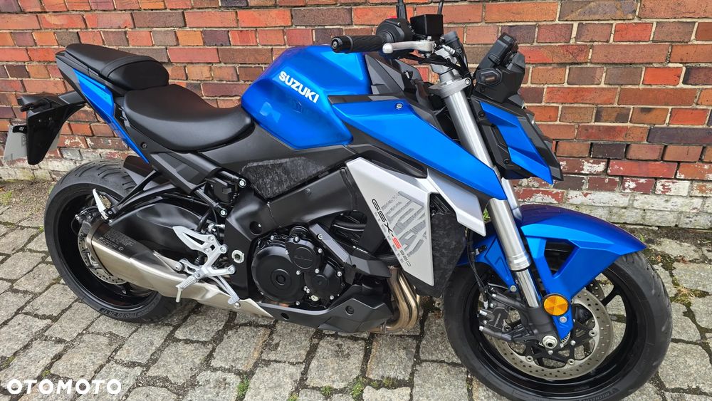 Suzuki GSX - 24
