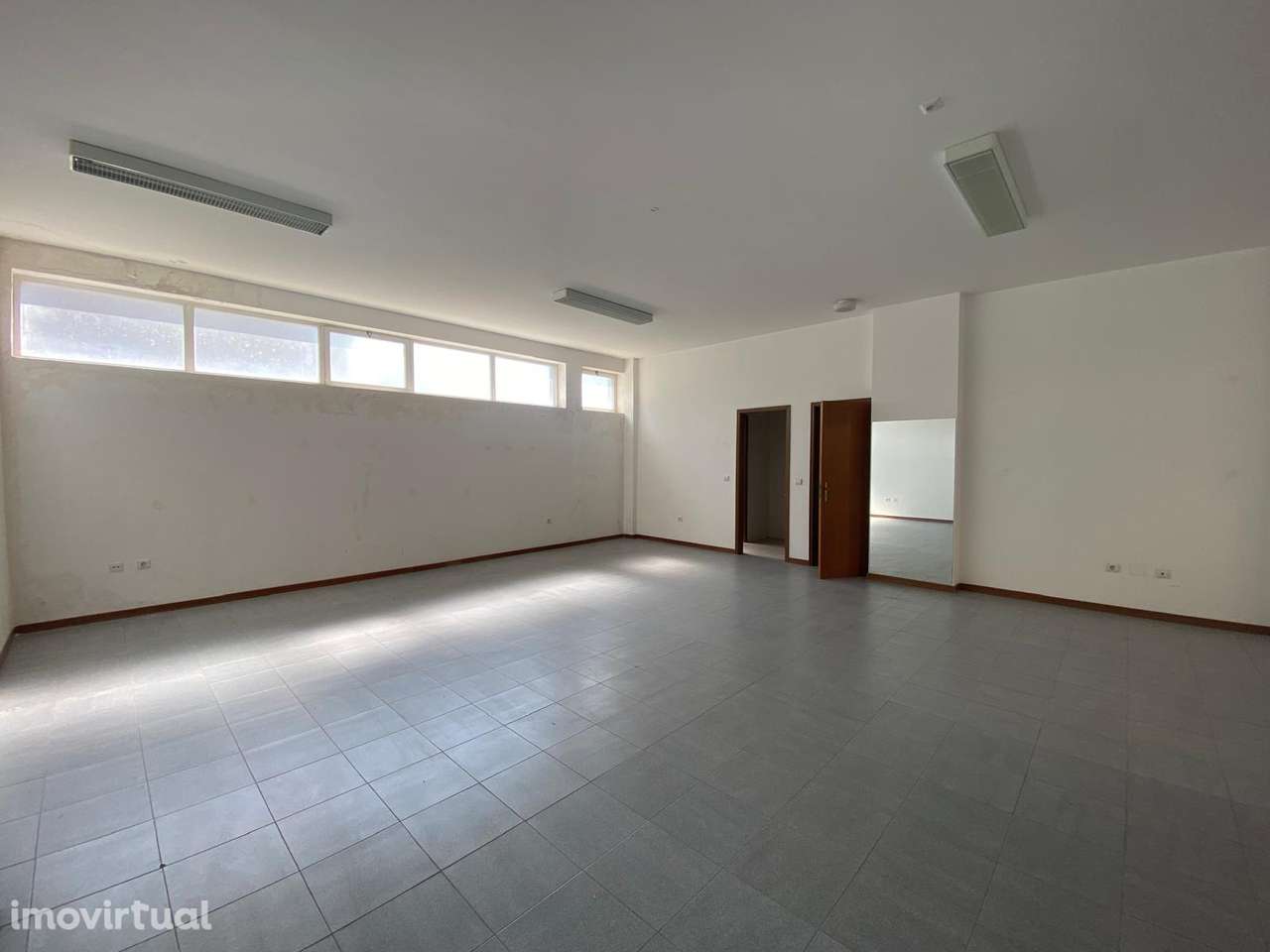 Investimento Imperdível - IMÓVEL DE BANCO, Loja Freamunde - Grande imagem: 5/19