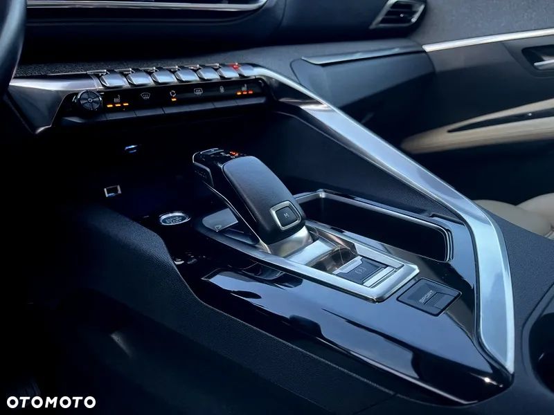 Peugeot 5008 1.6 PureTech Allure S&S EAT8 - 18