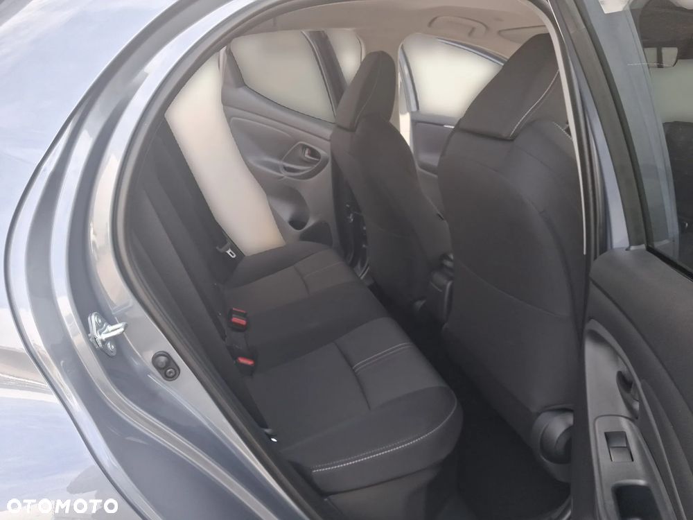 Toyota Yaris - 10