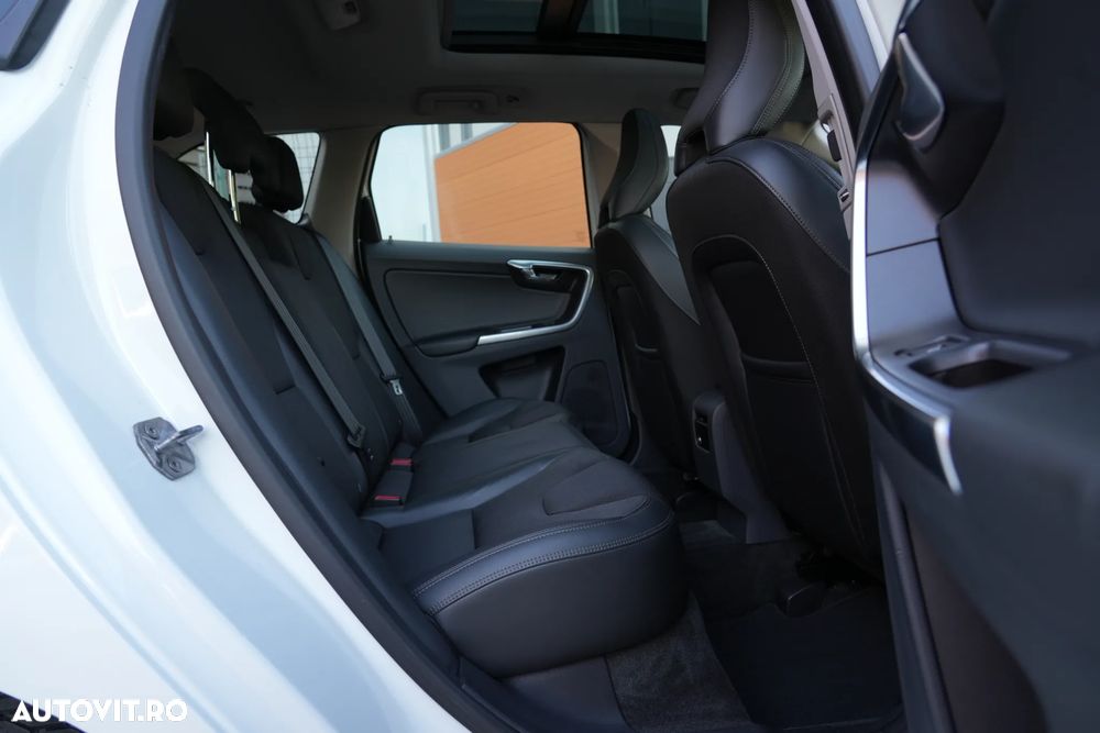 Volvo XC 60 D5 AWD Geartronic Summum - 10
