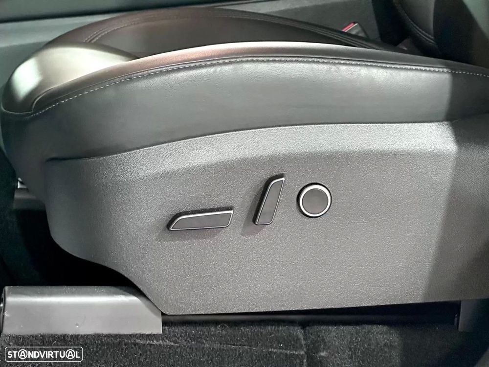 Tesla Model Y Long Range Dual Motor AWD - 12