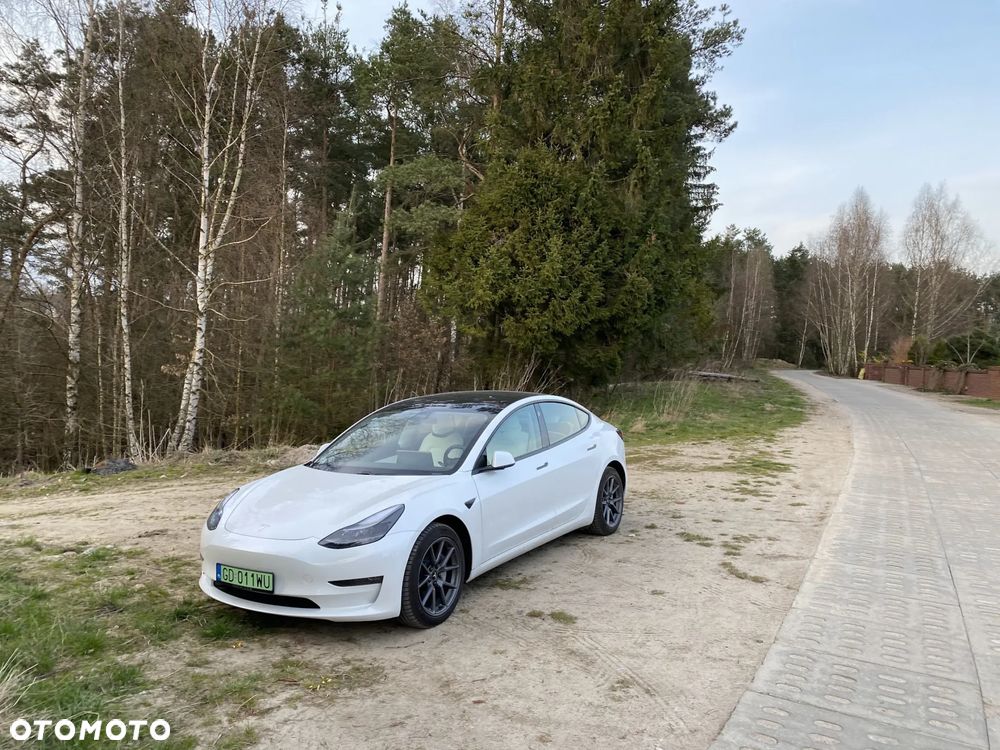 Tesla Model 3 - 1