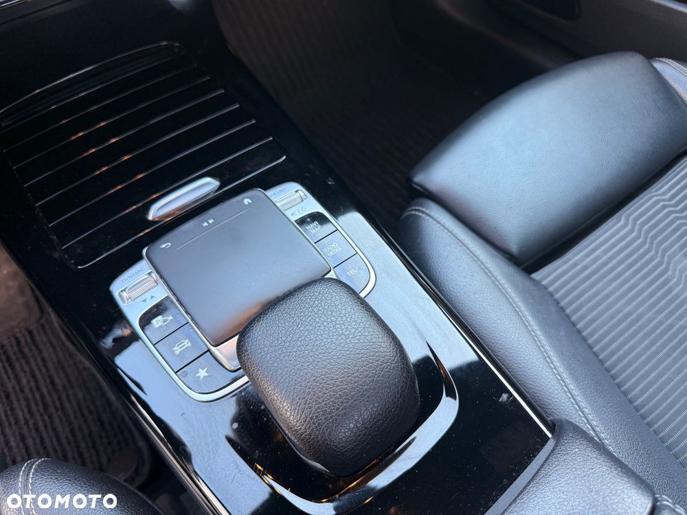 Mercedes-Benz CLA - 16