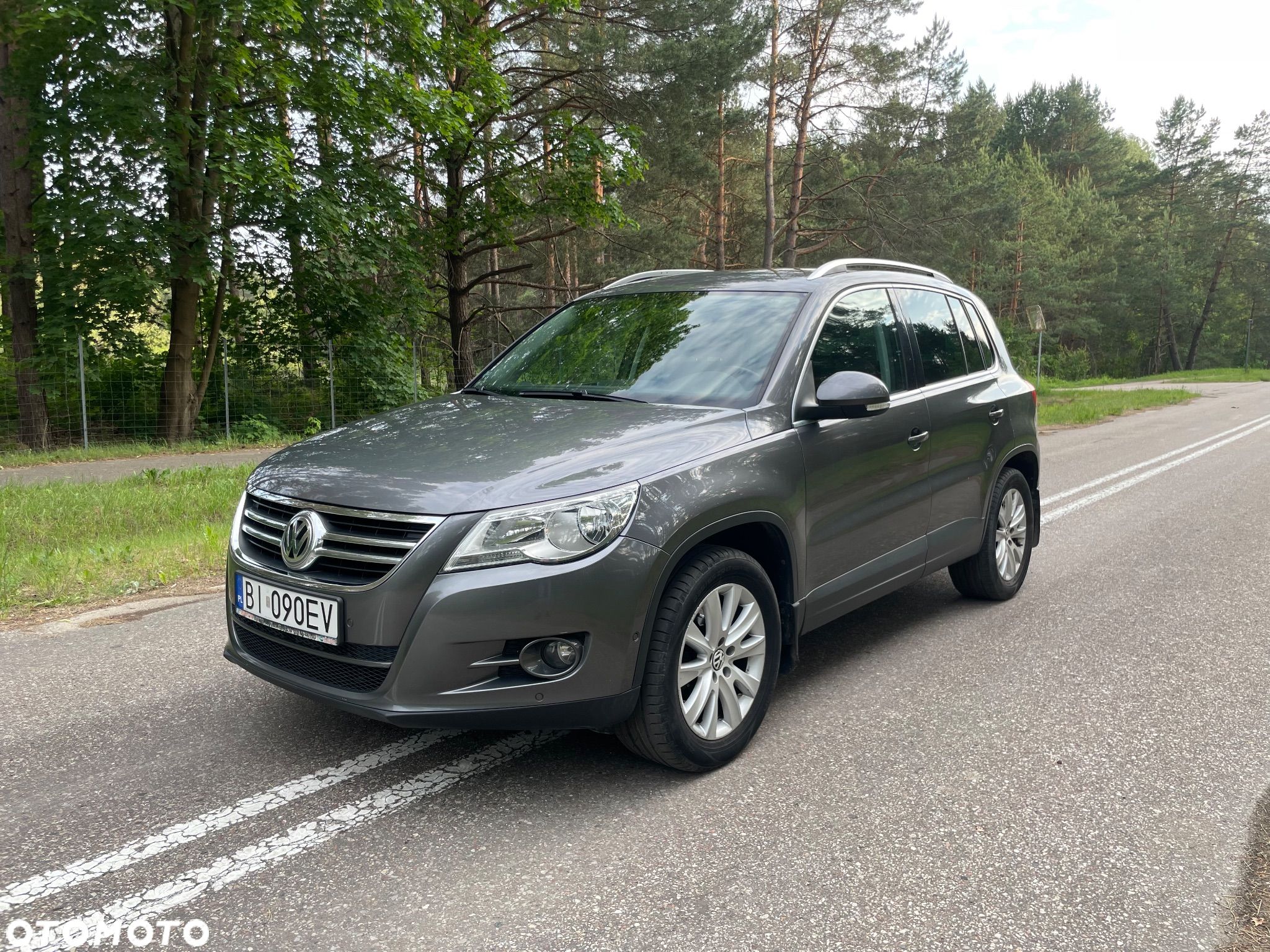 Volkswagen Tiguan - 1