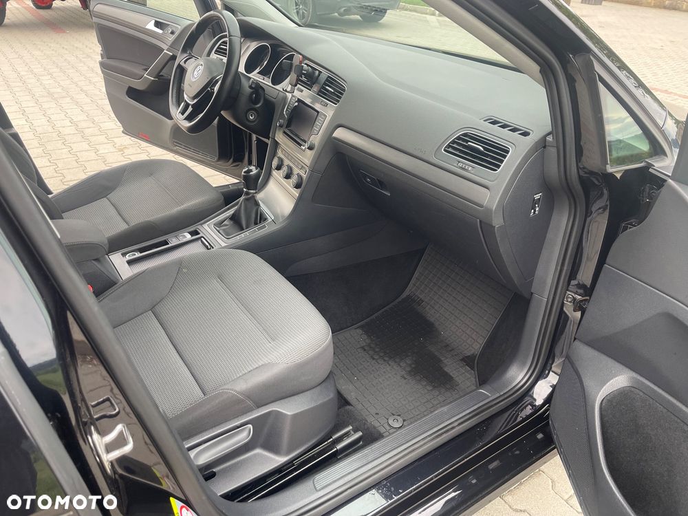 Volkswagen Golf - 8
