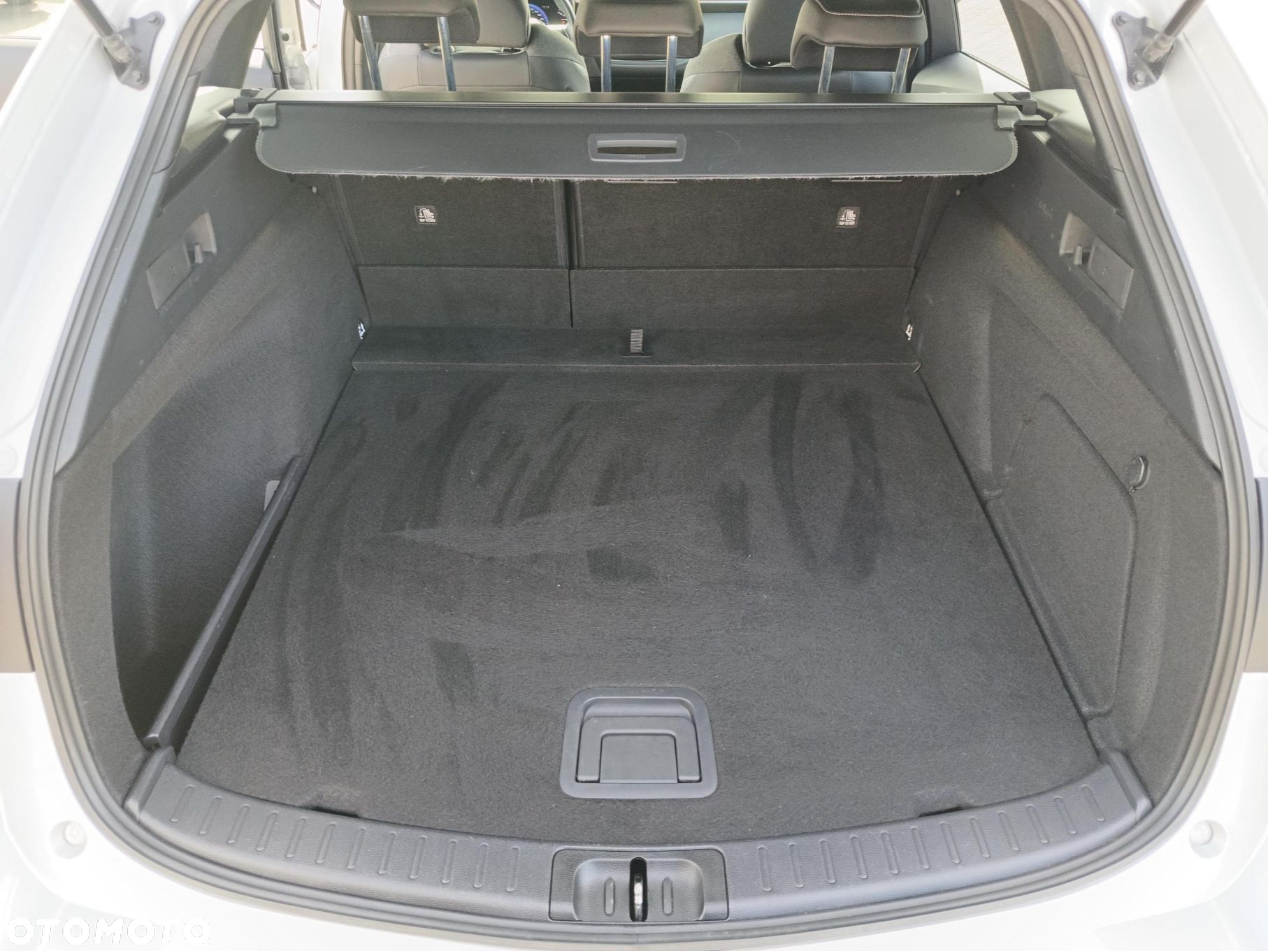 Toyota Corolla 2.0 Hybrid Comfort - 12