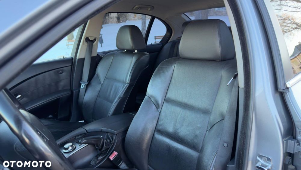 BMW Seria 5 520i - 29