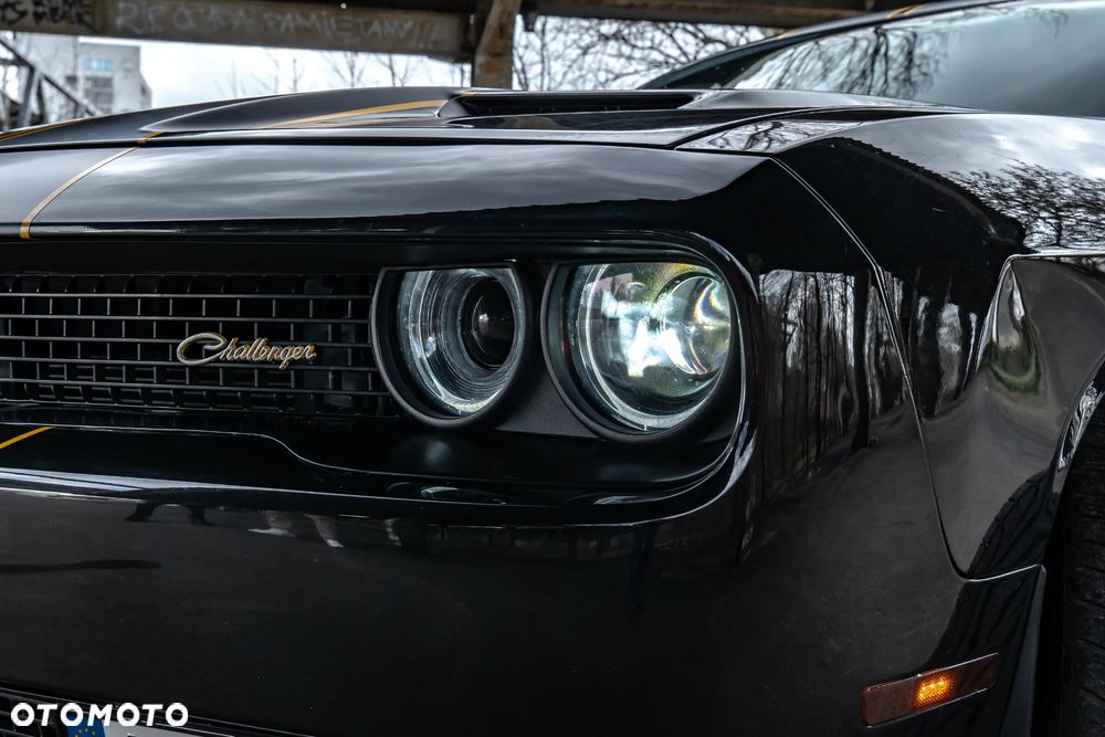 Dodge Challenger - 10