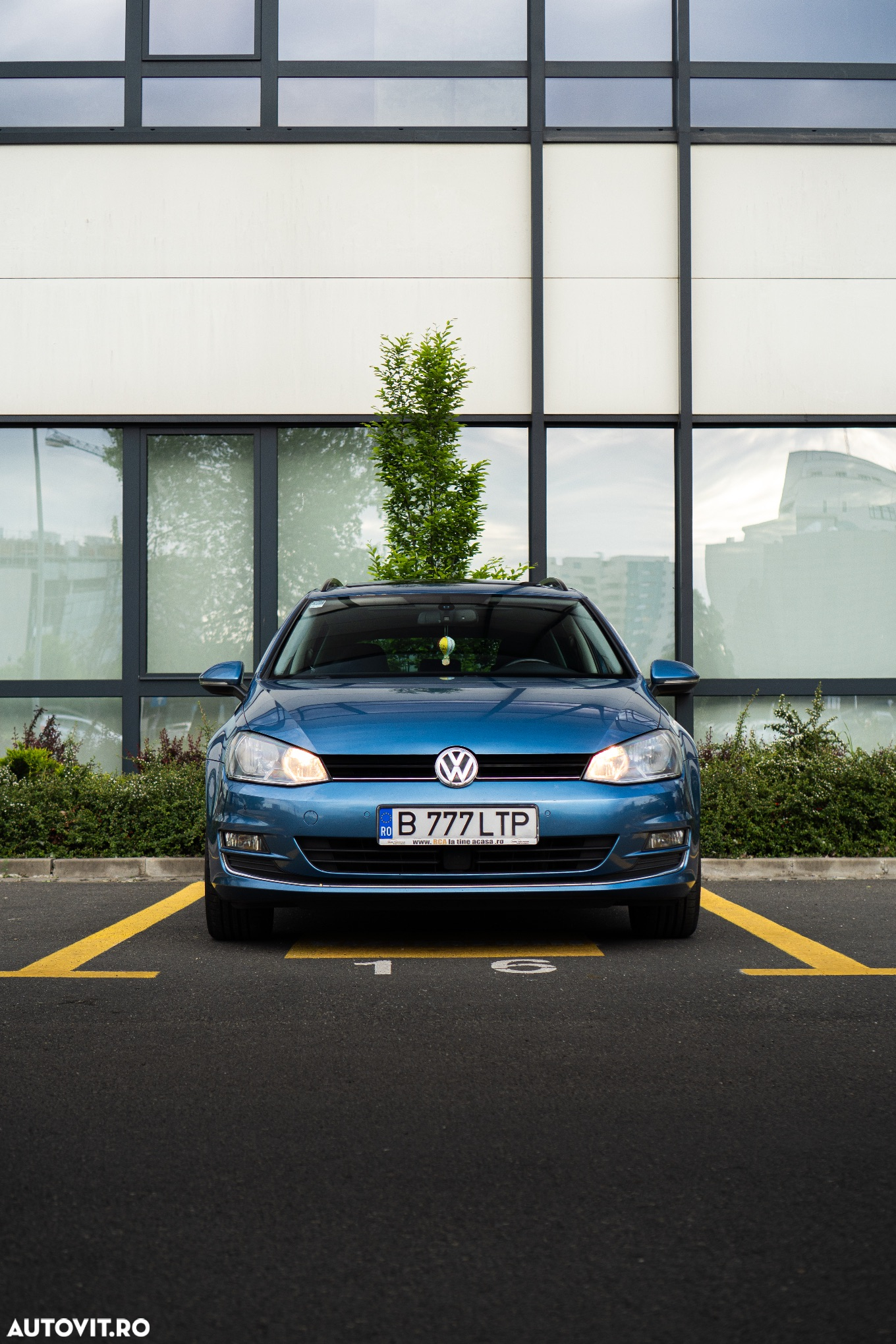 Volkswagen Golf 1.6 TDI DPF BlueMotion Technology Highline - 8