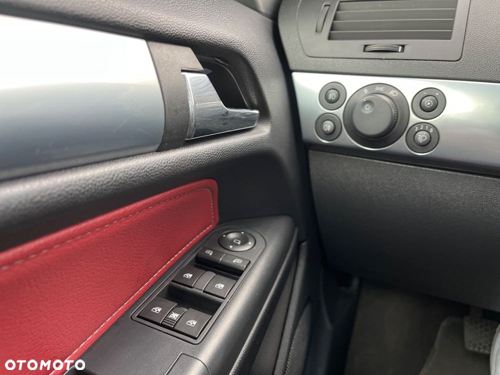 Opel Astra 1.6 Turbo Cosmo - 22