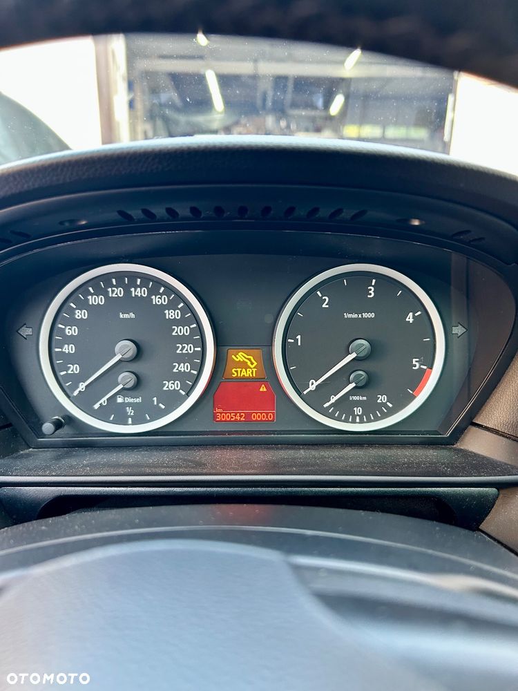 BMW Seria 5 530xd Touring - 14