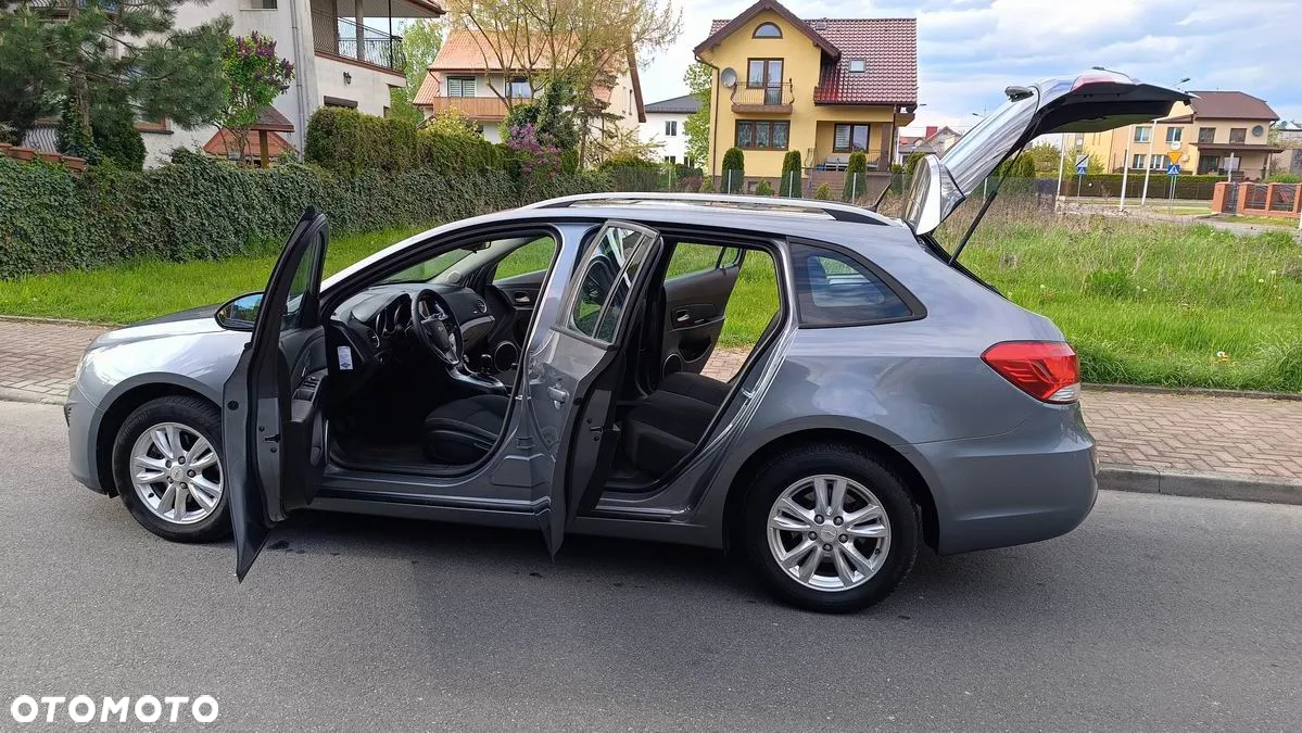 Chevrolet Cruze 1.7 LT - 12