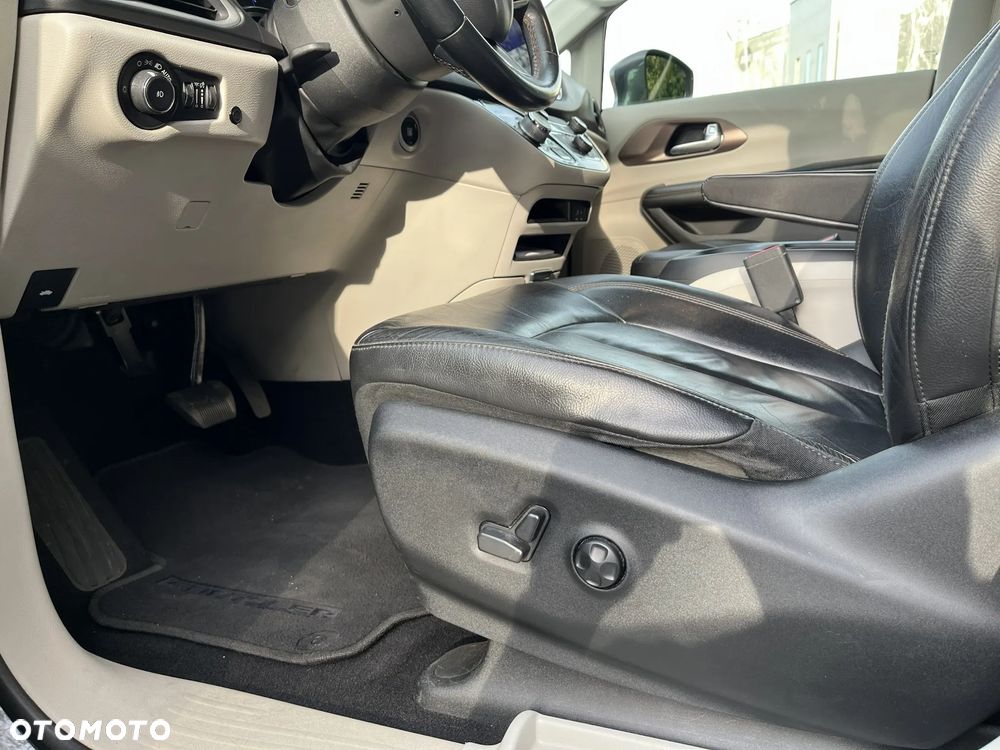 Chrysler Pacifica - 8