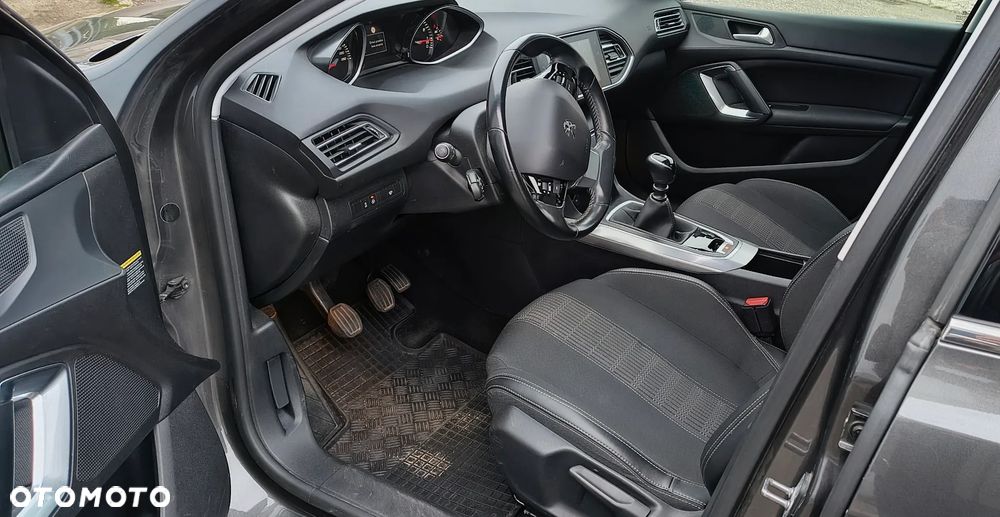 Peugeot 308 1.2 PureTech Allure S&S - 8