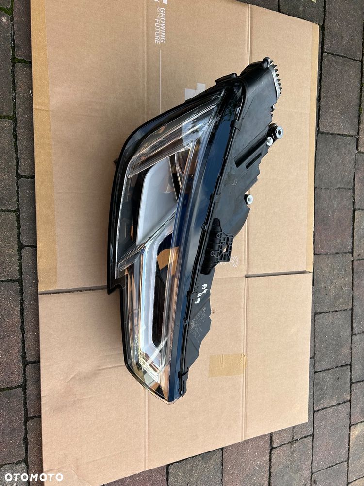 Audi A4 B9 lampa prawy przód 8W094103 full led - 1