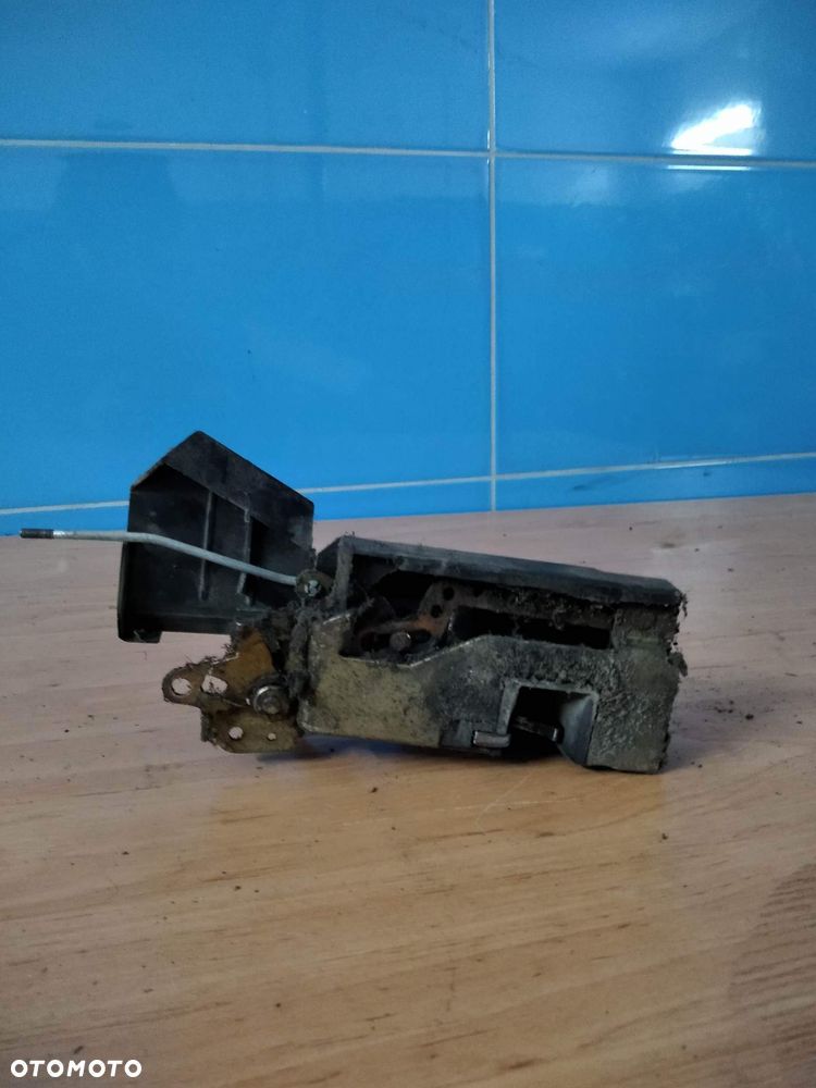 Zamek lewy prawy przód VW T4 701837016b - 7