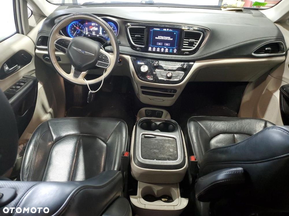 Chrysler Pacifica - 13